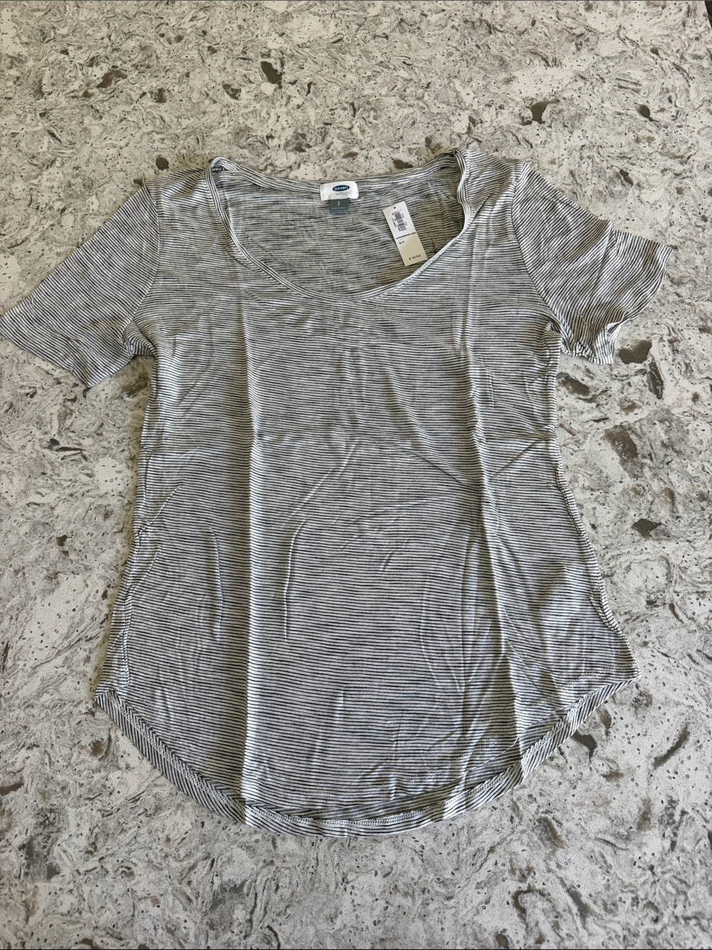 Old Navy Black and White Striped Scoop Neck Short Sleeve Tee
